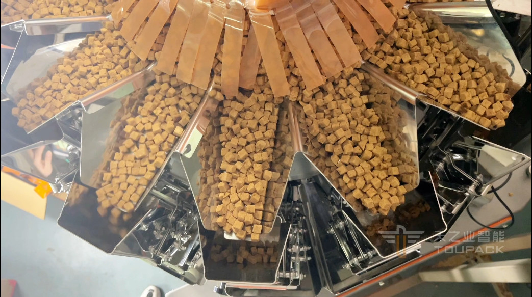 Otomatik Gummy Candy Çikolata Dikey Şekerleme Paketleme Makinesi Yüksek Hız 120BPM Akıllı Ağırlama ve Paketleme Makinesi