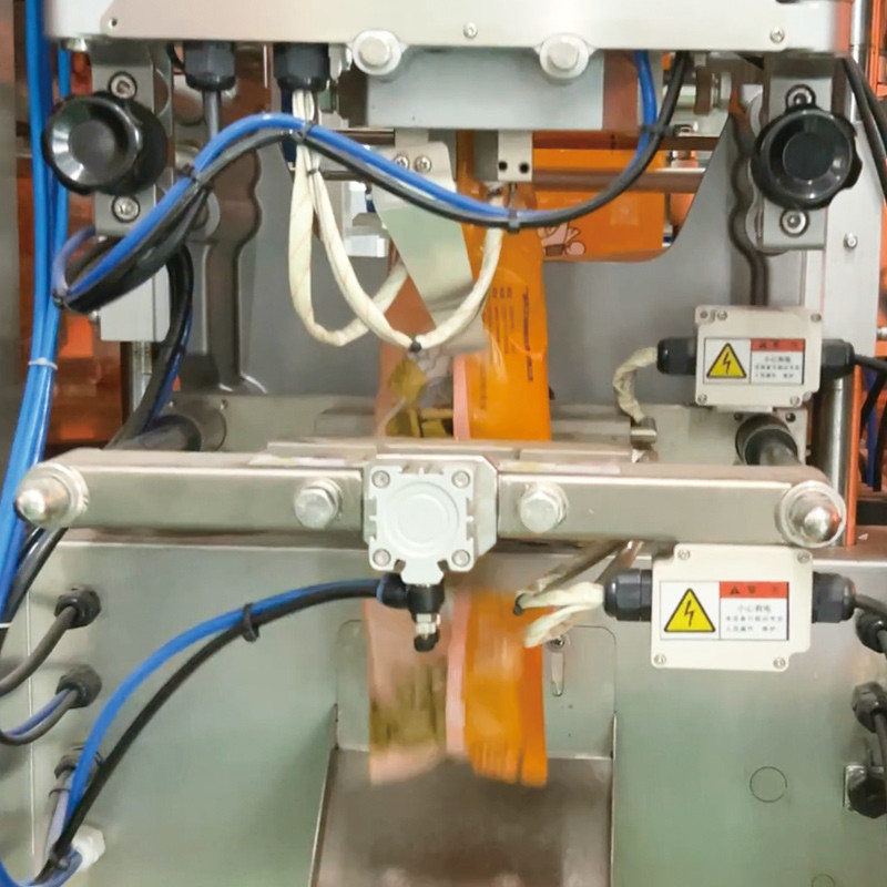 Otomatik Çok Başlı Ağırlaştırıcı Atıştırmalık Yiyecek Vffs Metal Detektörüyle Azot Paketleme Makinesi
