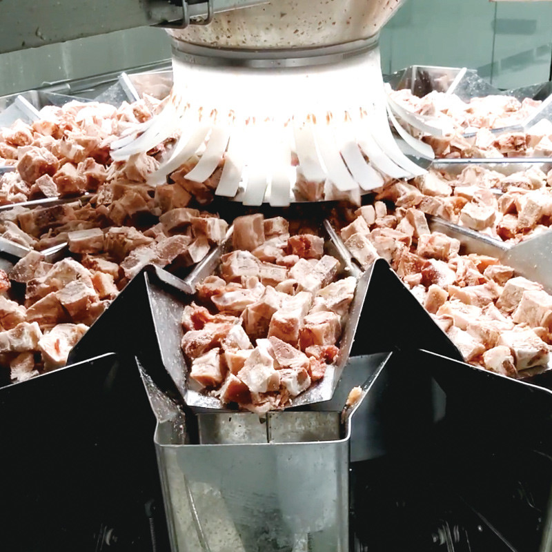 Dinamik tartma teknolojisi ve hassas tartma Dondurulmuş Gıda Paketleme Makinesi için mükemmel bir kombinasyon