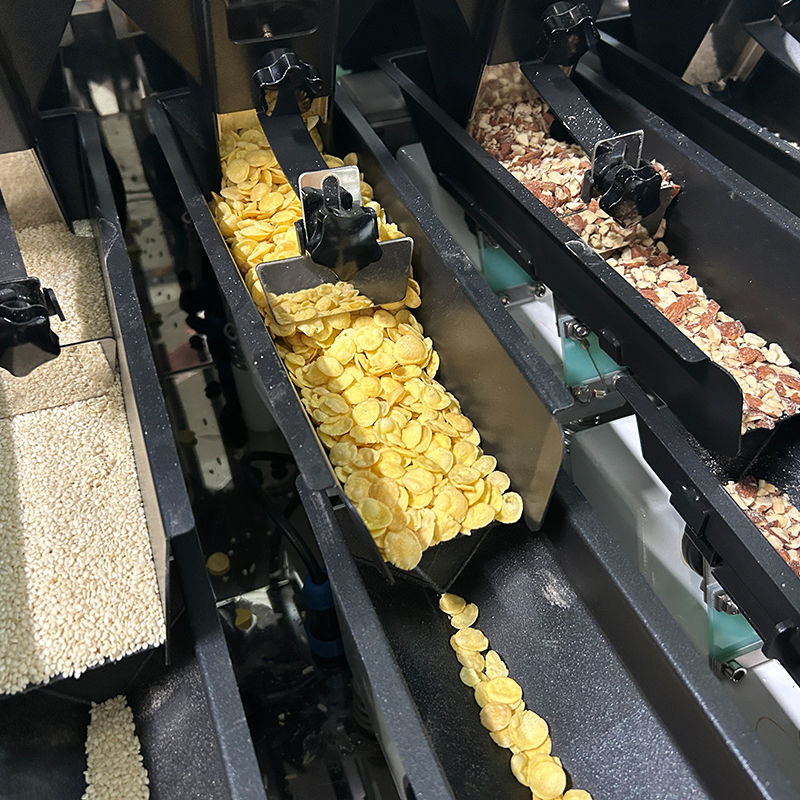 Çok malzeme 2.5kg Pet Food Packaging Machine Multihead Weigher Lineer Weigher For Ziplock Doypack Bag Packing