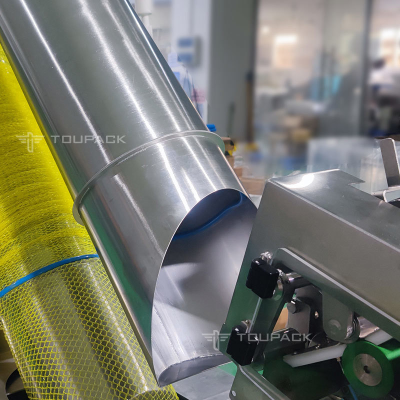 Sarımsak Ağılı Torba Paketleme Makinesi Staples ile Yarım Otomatik Zencefil Ağılı Torba Klipleme Paketleme Makinesi